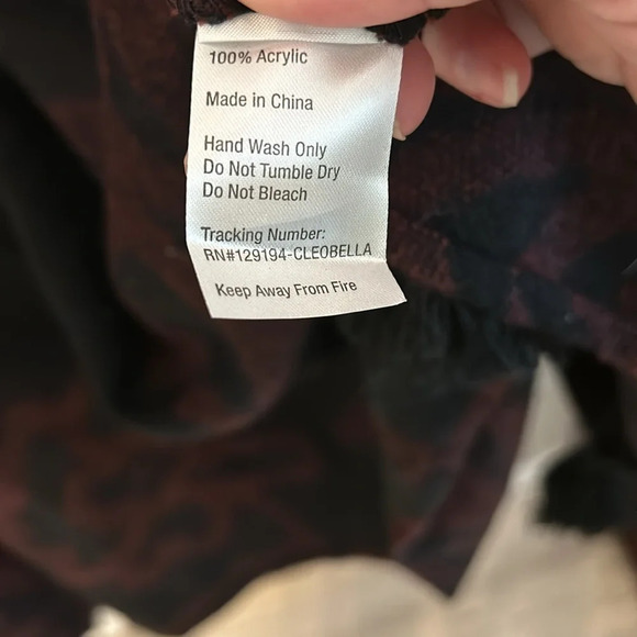 Cleobella Sevigny Women’s OS Poncho Shawl Wrap Boho Tasseled Soft Roomy Fit - Picture 4 of 7